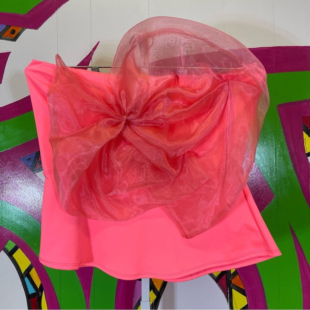 Tube Top with Sheer Bow Detail on front. Size 3XL. In excellent condition!